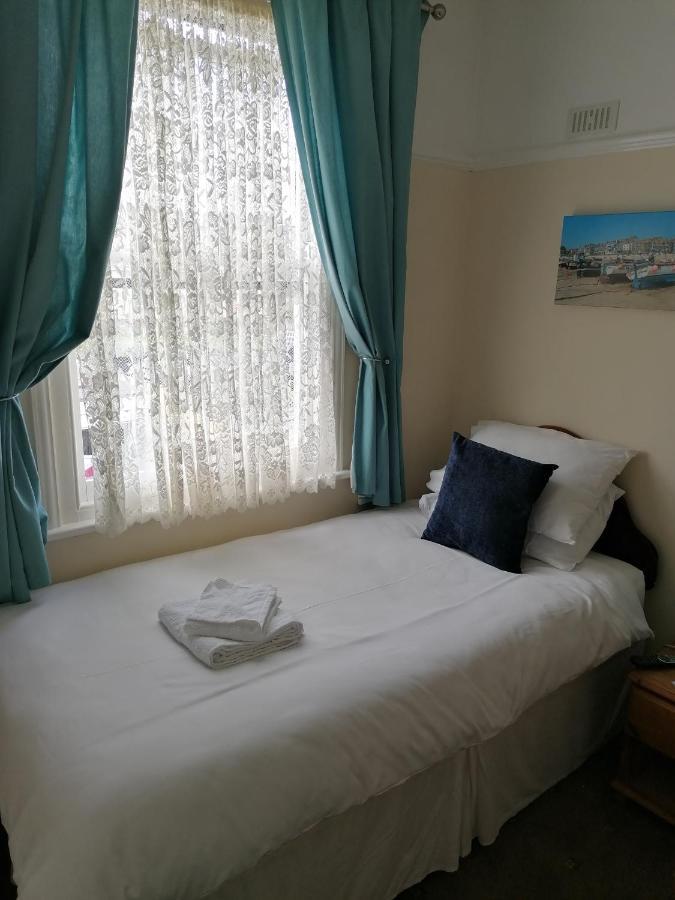 Karmary Guest House Сент-Остелл Екстер'єр фото