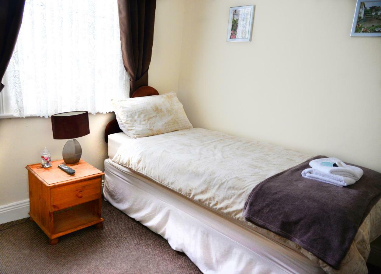 Karmary Guest House Сент-Остелл Екстер'єр фото